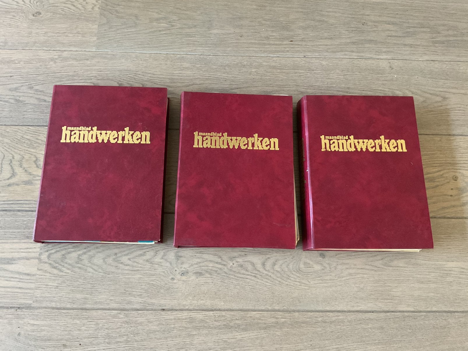 Heel mooi ingebonden maandblad Handwerken 1979,1980 en 1981, Ophalen of Verzenden, Zo goed als nieuw, Haken, Patroon of Boek