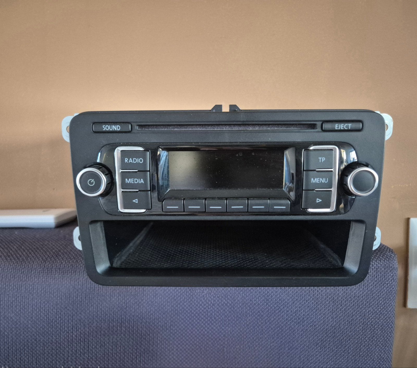 Volkswagen Polo radio cd, Ophalen
