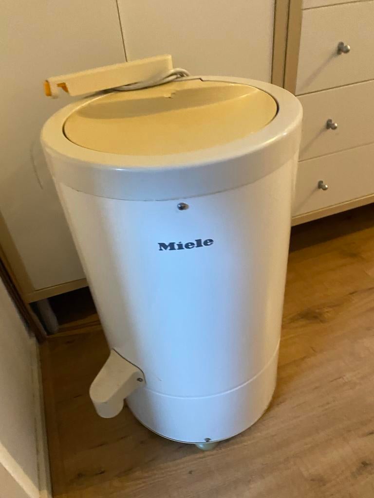 Miele Centrifuge - Voor elk aannemelijk bod, Ophalen, Gebruikt, Minder dan 85 cm, Minder dan 4 kg