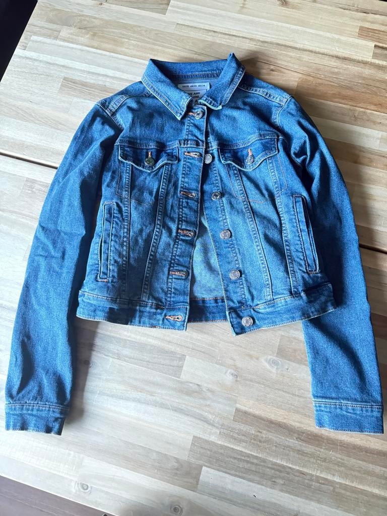 Stoere spijkerjas XS - Bershka, Ophalen of Verzenden, Zo goed als nieuw, Maat 34 (XS) of kleiner, Blauw