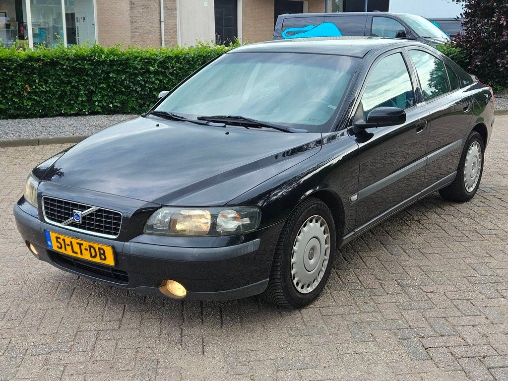 Volvo S60 2.4 Edition Nieuwe apk 27-06-2027, Voorwielaandrijving, 1442 kg, S60, Zwart