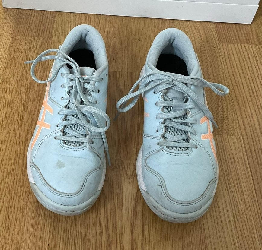Kunstgrasschoenen Asics maat 32,5, Gebruikt, Meisje, Sportschoenen, Ophalen of Verzenden