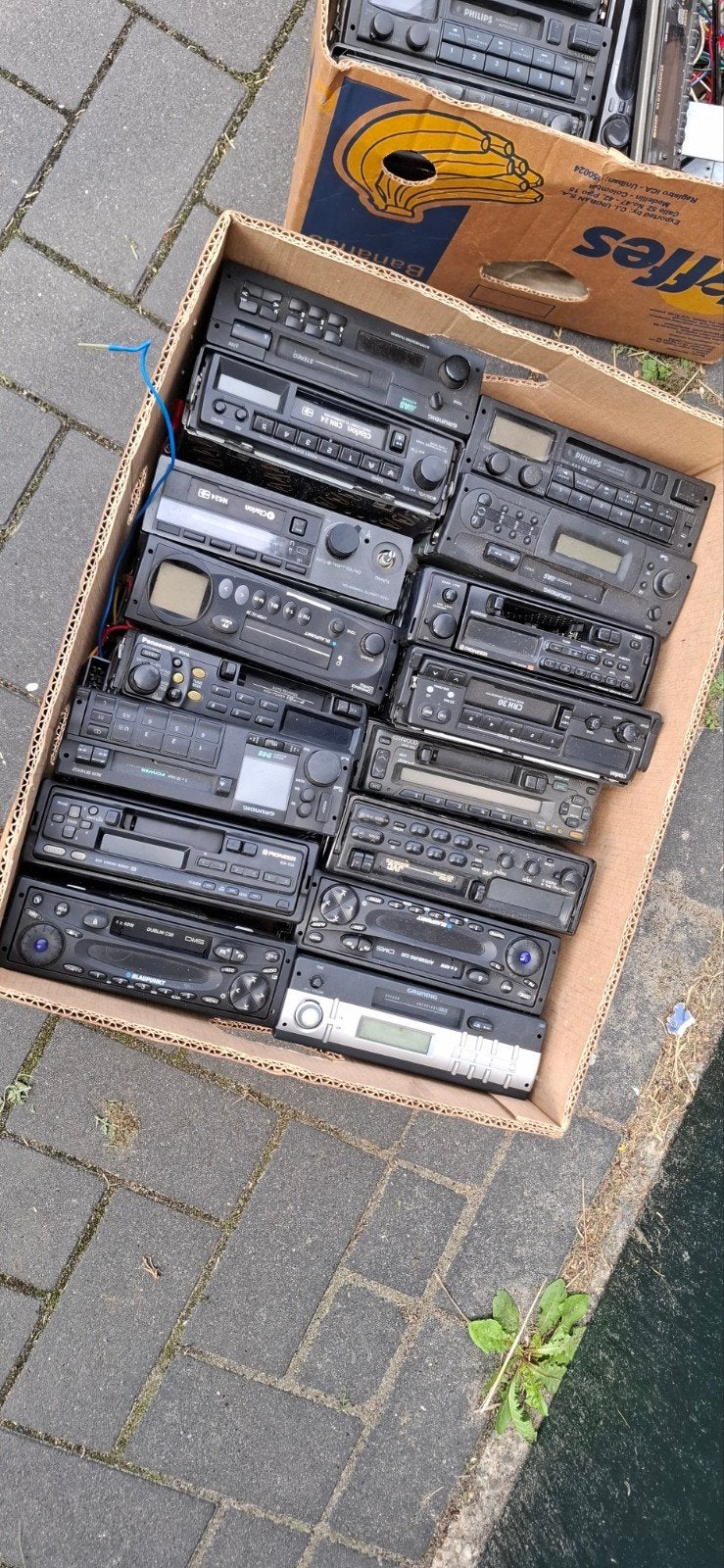Partij oude autoradio's en frontjes, Ophalen, Gebruikt