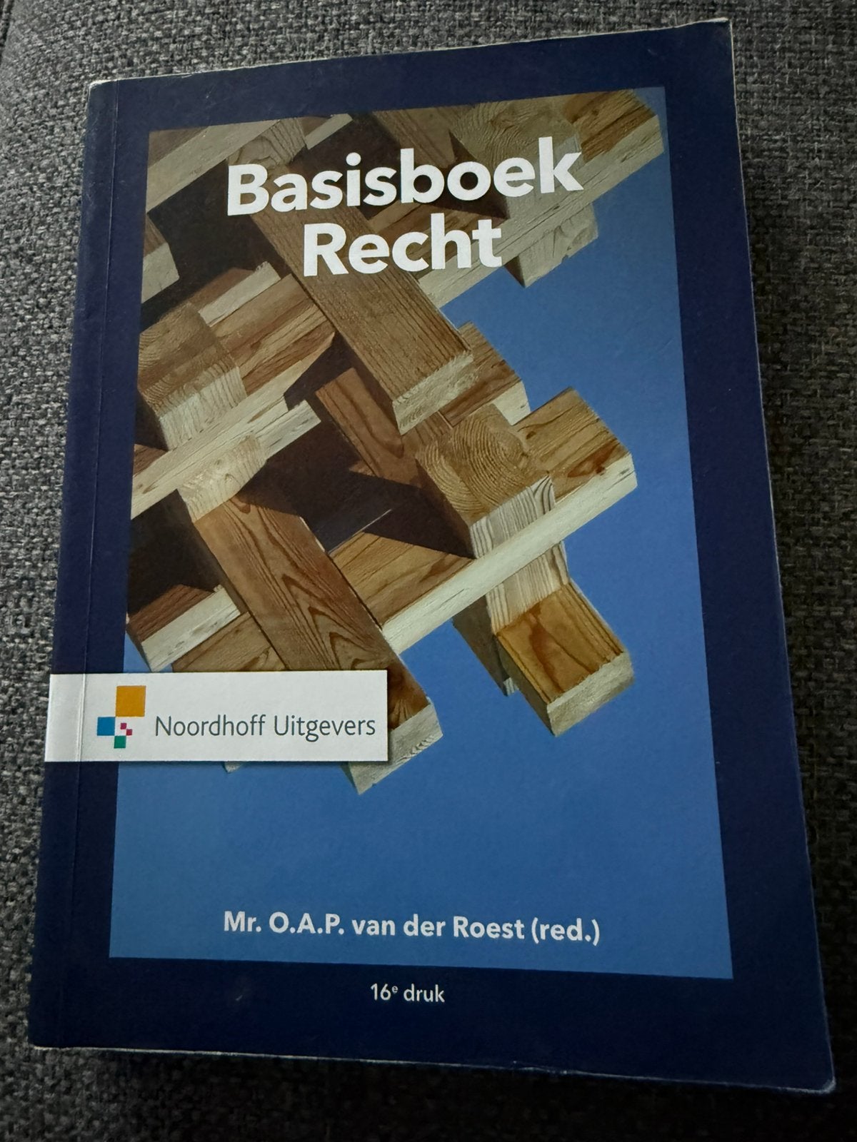 O.A.P. van der Roest - Basisboek Recht 16e druk, Boeken, O.A.P. van der Roest, Sociale wetenschap, Ophalen of Verzenden, Zo goed als nieuw