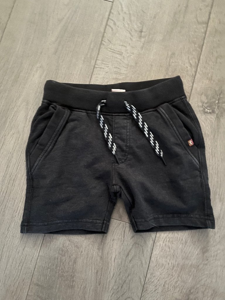 Korte broek van Sturdy maat 104 (advr 23), Kinderen en Baby's, Kinderkleding | Maat 104, Broek, Sturdy, Ophalen of Verzenden, Zo goed als nieuw