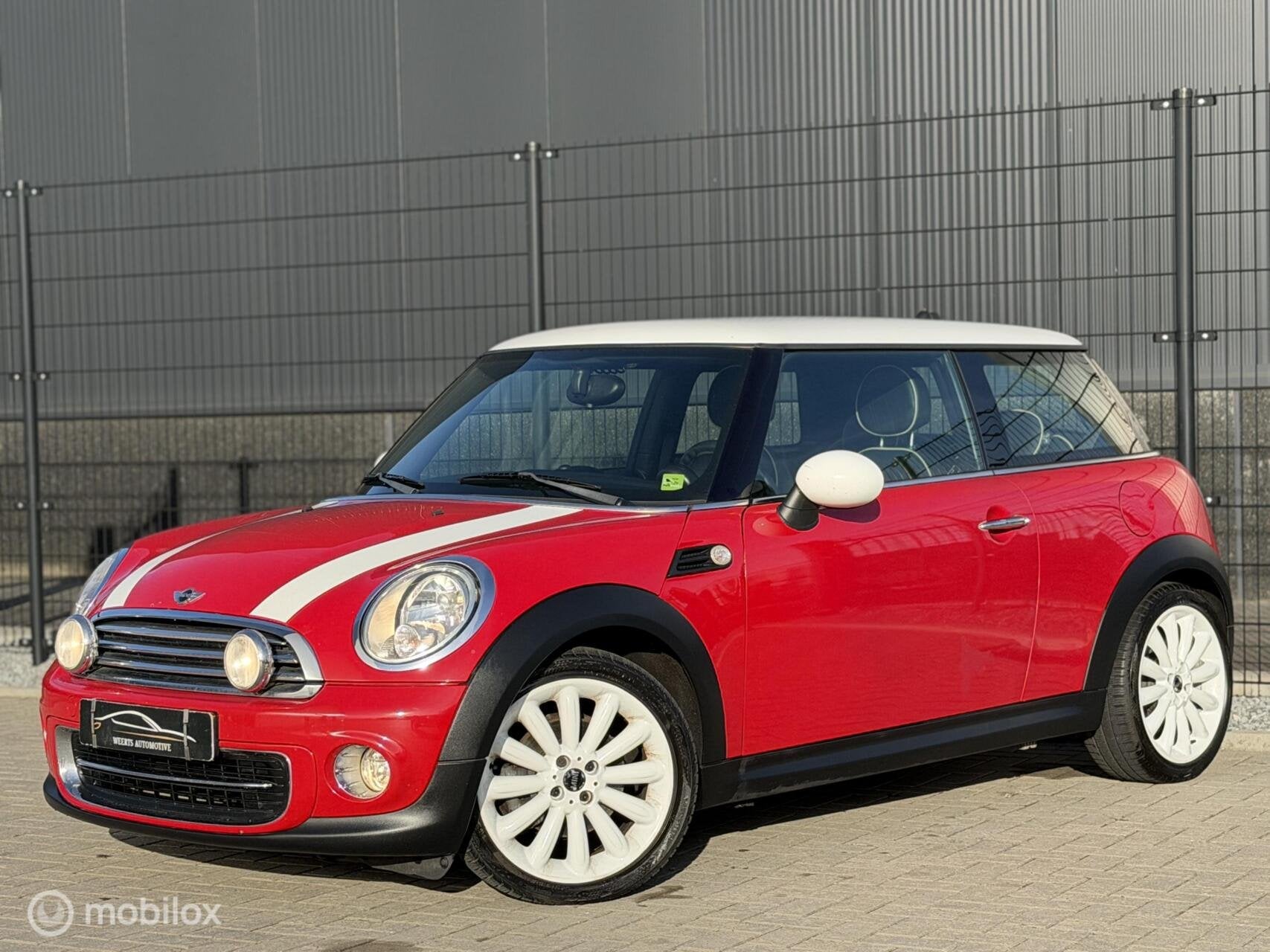 Mini 1.6 Cooper 10 Years II |PANO|LEDER|NAVI|NAP|DISTR VV|, Auto's, Mini, Voorwielaandrijving, Euro 5, 4 cilinders, 4 stoelen