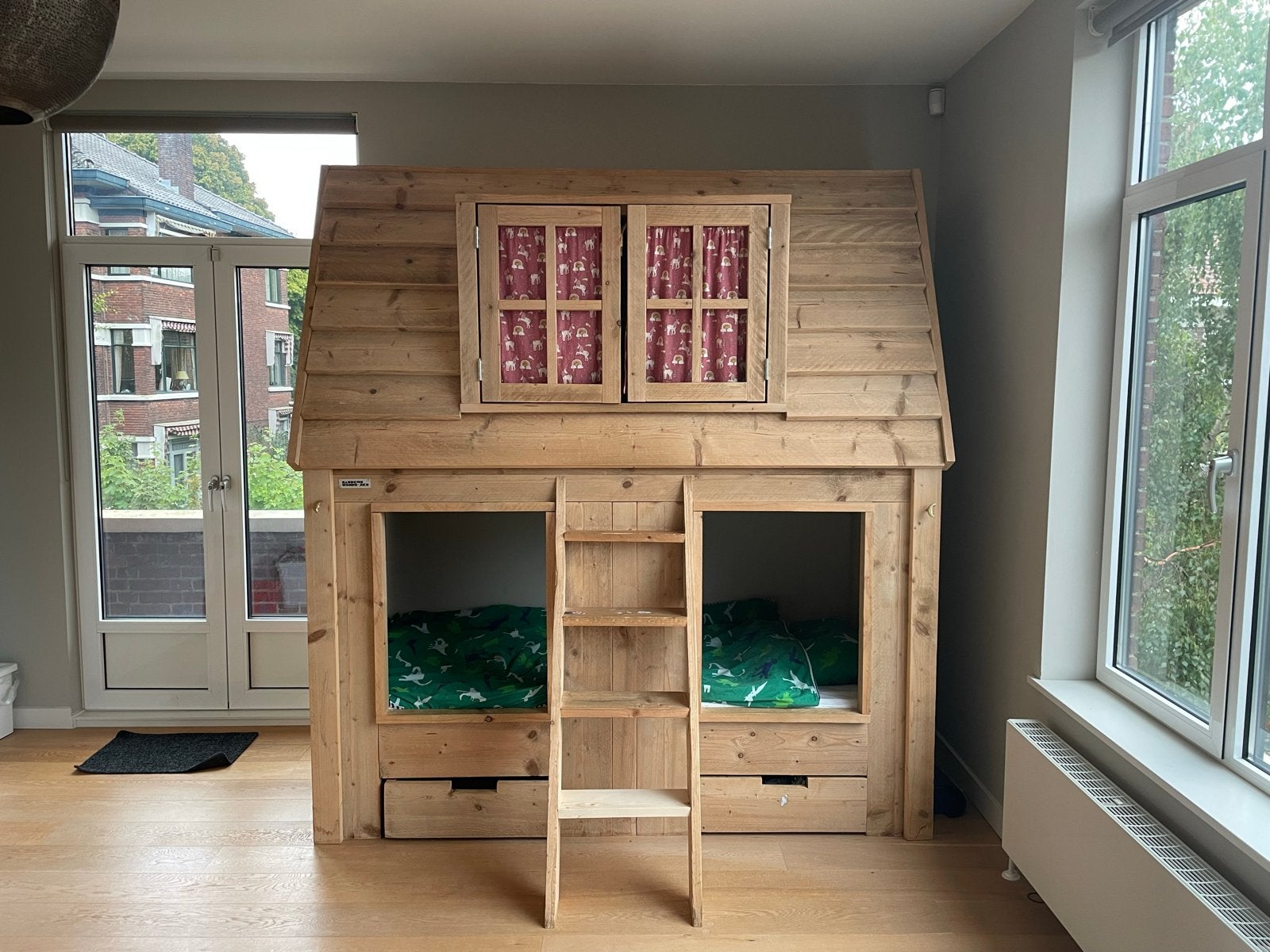 Huisjesbed / stapelbed met 2 lades en matras (90x200), Ophalen, 85 tot 100 cm, Gebruikt, Hoogslaper of Stapelbed