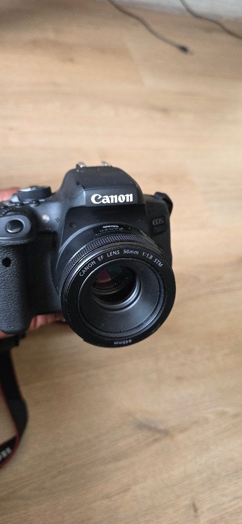 Foto 6 van Canon EOS 750D incl. 3 lenzen + oplader en tas