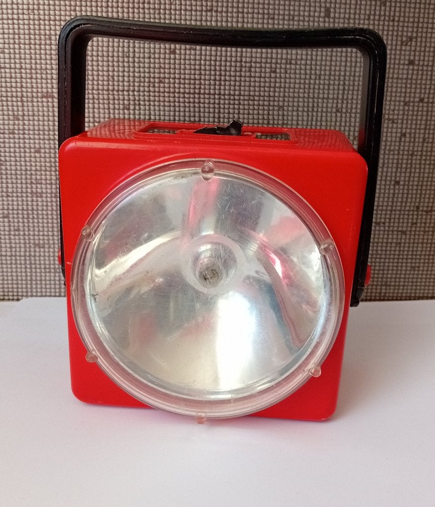 eveready latern, vintage rode vierkante lamop eveready, Antiek en Kunst, Verzenden