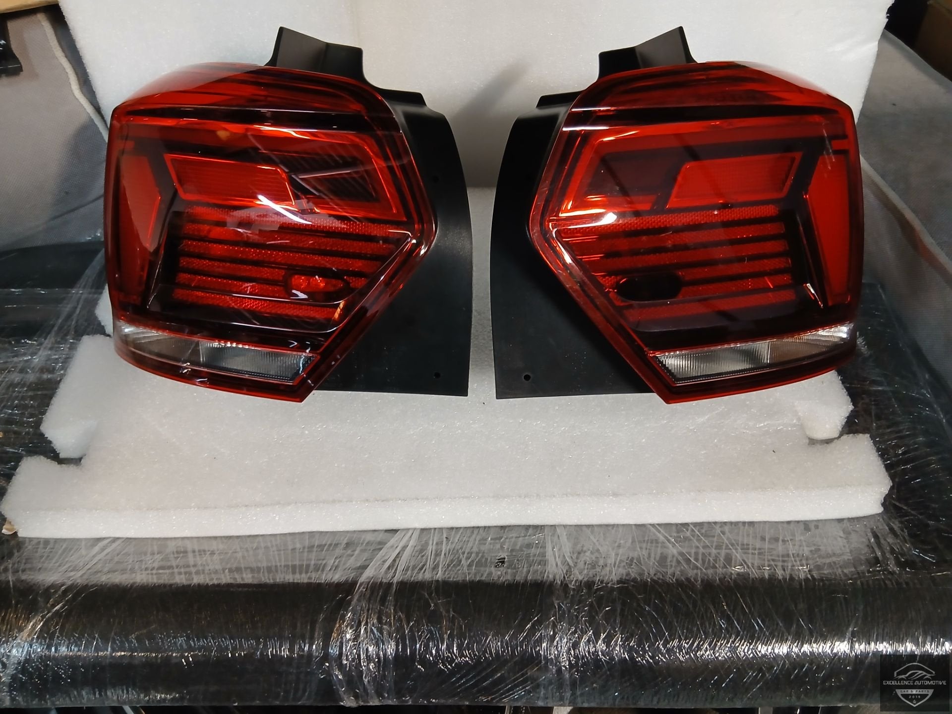 VW Polo 2G 17-21 LED Achterlicht Set 2G0945207B 2G0945208B, Gebruikt, Volkswagen, Volkswagen AG, Berliner Ring 2
38440  Wolfsburg, DE