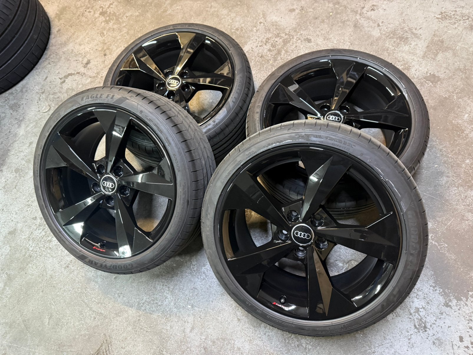 ✅ 18 inch OEM Audi Sport velgen A3 A4 RS3 S3 S4 S-line 5x112, Auto-onderdelen, Banden en Velgen, 18 inch, Gebruikt, Banden en Velgen