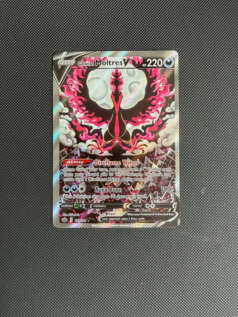Galarian Moltres V 177 - Chilling Reign - Pokemon, Hobby en Vrije tijd, Verzamelkaartspellen | Pokémon, Ophalen of Verzenden, Zo goed als nieuw