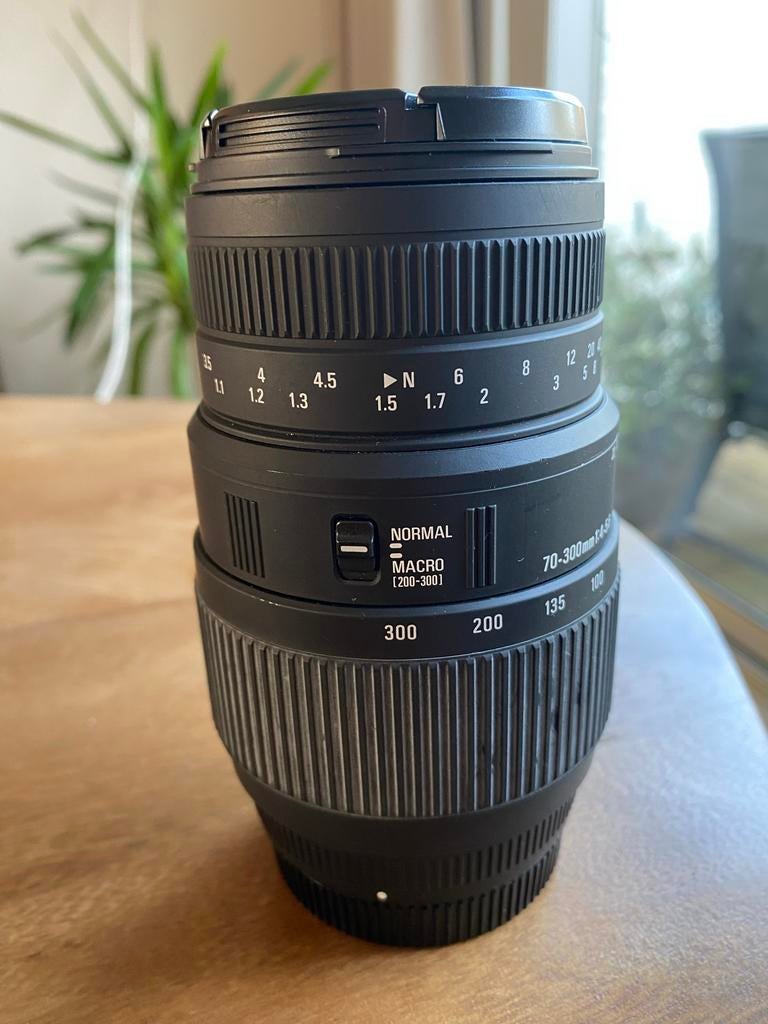 Sigma Macro Telezoom Lens 70-300mm 1:4-5.6 DG, Audio, Tv en Foto, Fotografie | Lenzen en Objectieven, Ophalen of Verzenden, Gebruikt