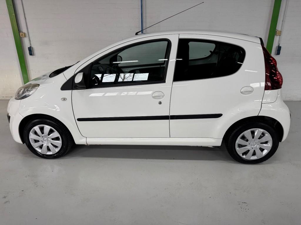 Peugeot 107 1.0 ACTIVE / Trekhaak / Airco / 5-deurs / Nette, Auto's, Peugeot, Voorwielaandrijving, Euro 5, Gebruikt, 4 stoelen