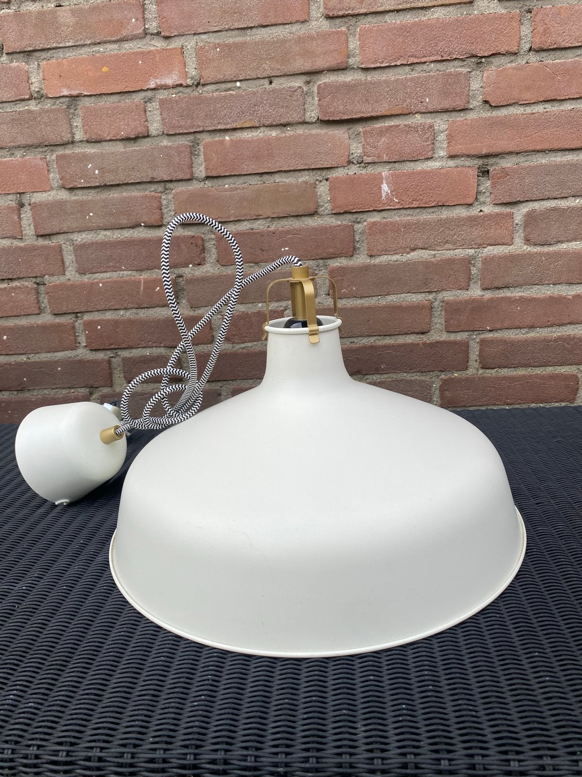 IKEA RANARP Hanglamp - Wit met Zwart/Wit Snoer, Ophalen of Verzenden, Gebruikt, Metaal, E27 (groot)