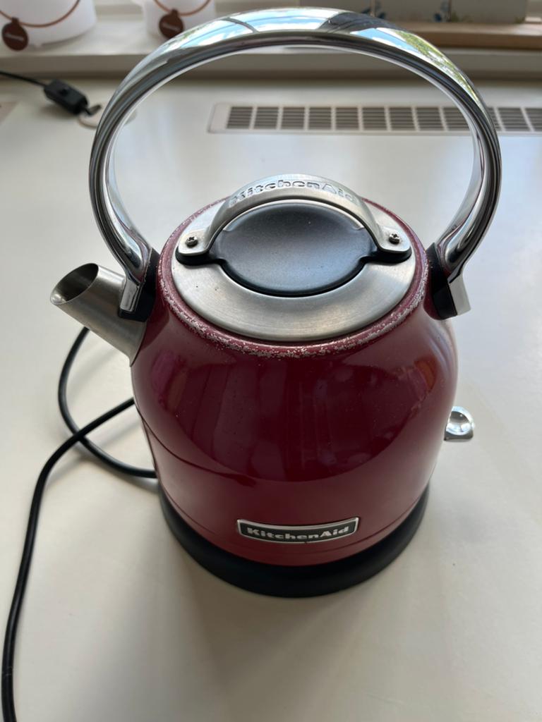 Kitchen Aid waterkoker rood, Witgoed en Apparatuur, Waterkokers, 1 tot 2 liter, Ophalen of Verzenden, Gebruikt