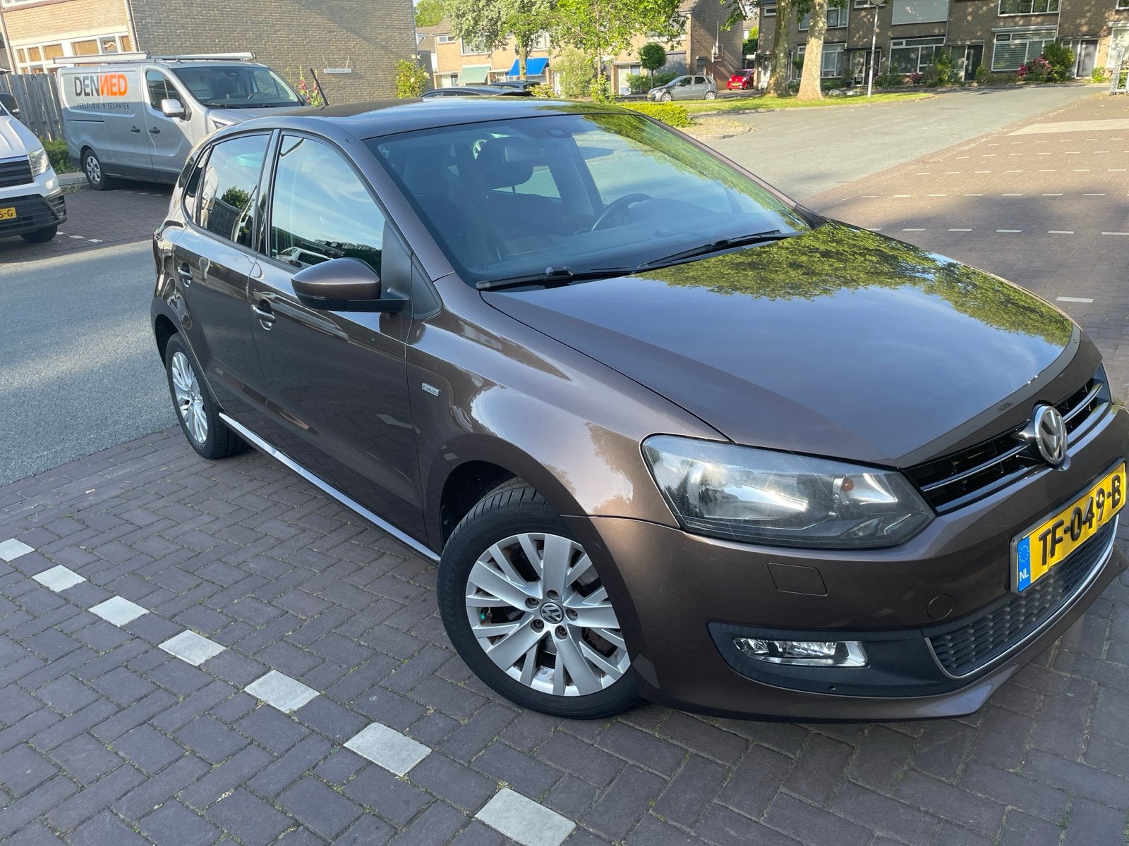 Volkswagen Polo 1.2 TSI 77KW 2013 Bruin, Auto's, Voorwielaandrijving, 40 €/maand, Bruin, 988 kg