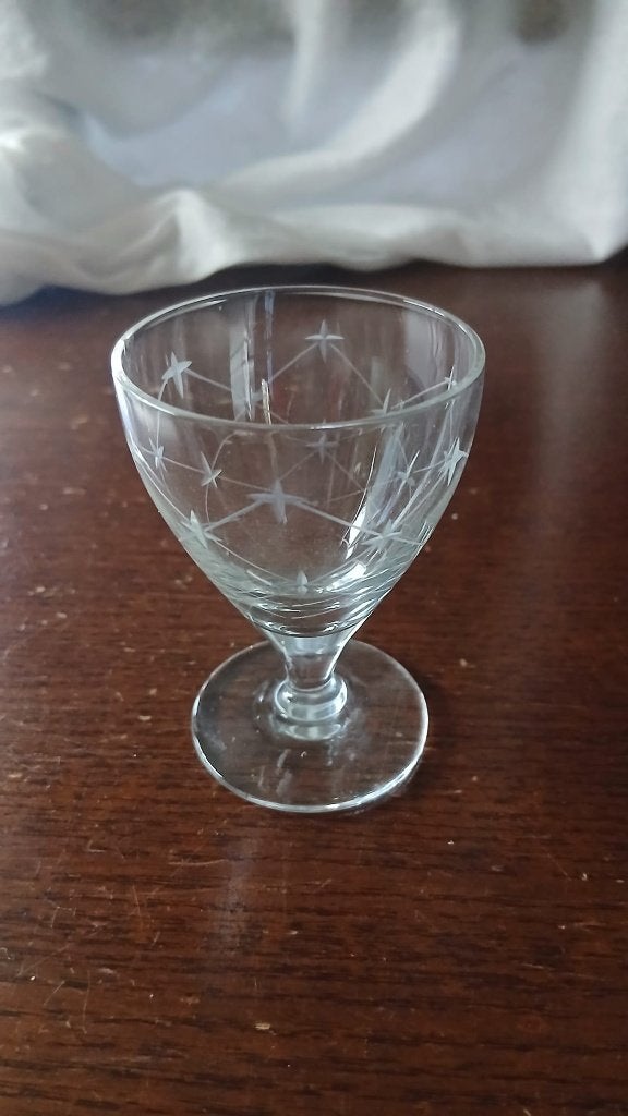 Likeur glaasje van mangaanglas, Verzamelen, Glas en Borrelglaasjes, Ophalen of Verzenden, Zo goed als nieuw, Borrel- of Shotglas