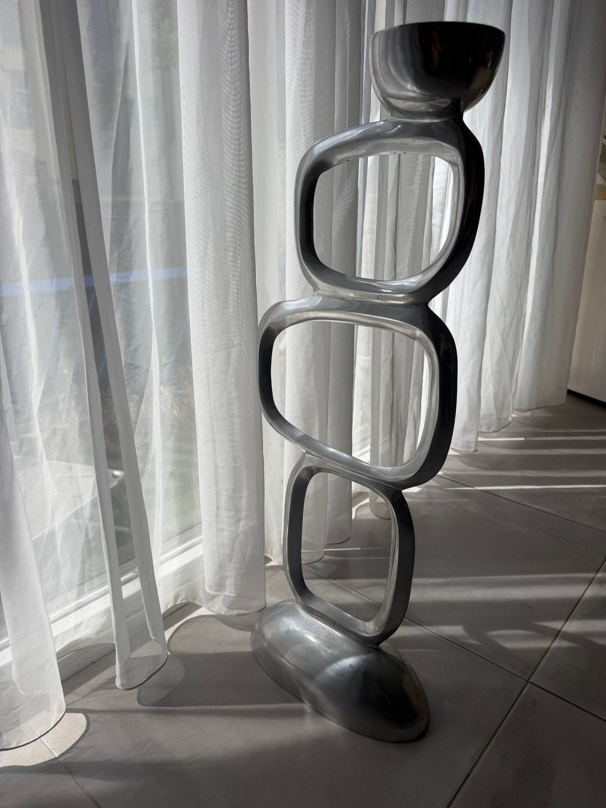 Moderne metalen kandelaar - 80 cm hoog, Huis en Inrichting, Woonaccessoires | Kandelaars en Kaarsen, Ophalen, Zo goed als nieuw