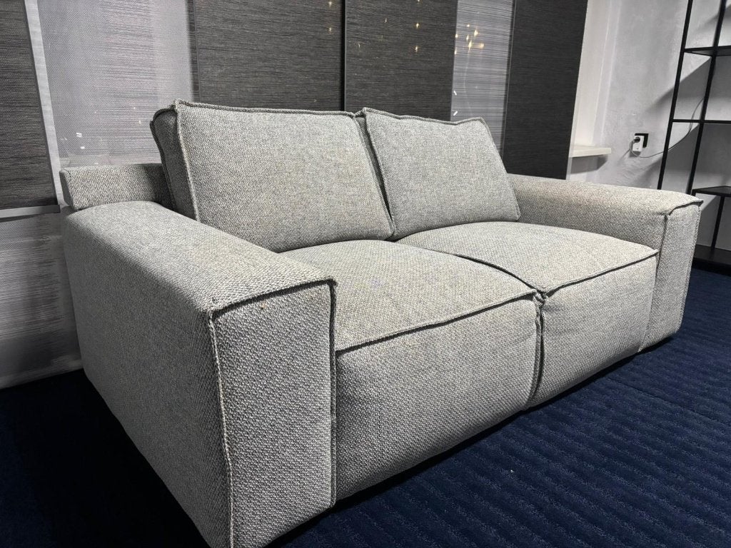 Moderne 2 zits bank, Huis en Inrichting, Banken | Bankstellen, Ophalen, Tweepersoons, 75 tot 100 cm, Zo goed als nieuw