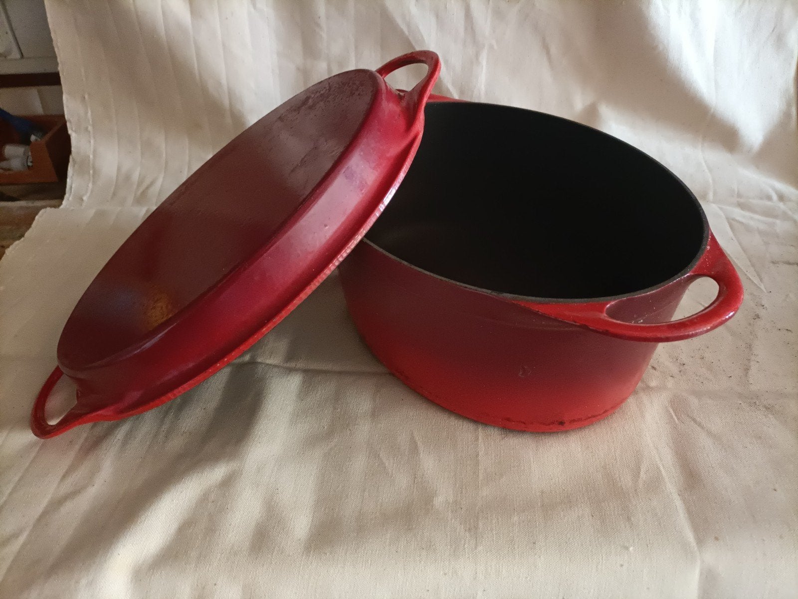 grote gietijzeren braadpan, Ophalen, Gebruikt, Rood, Met deksel