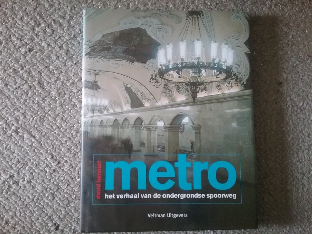 Metro - het verhaal van de ondergrondse spoorweg (2005), Ophalen of Verzenden, Zo goed als nieuw, Bus of Metro, Boek of Tijdschrift