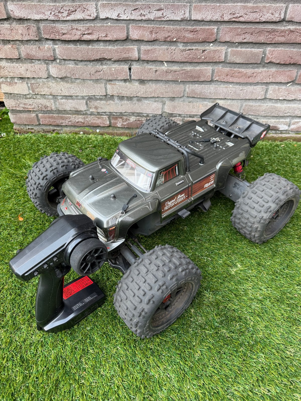 Arrma Outcast 4S V2 met Lipo en Lader, Elektro, Auto offroad, Ophalen of Verzenden, Zo goed als nieuw