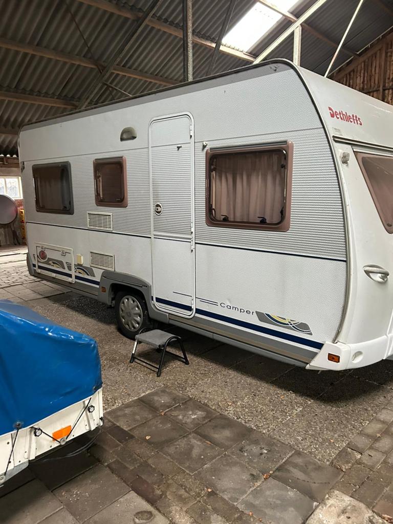 Detleffs caravan model Camper jaar 2001, Vast bed, Treinzit, Particulier, Dethleffs