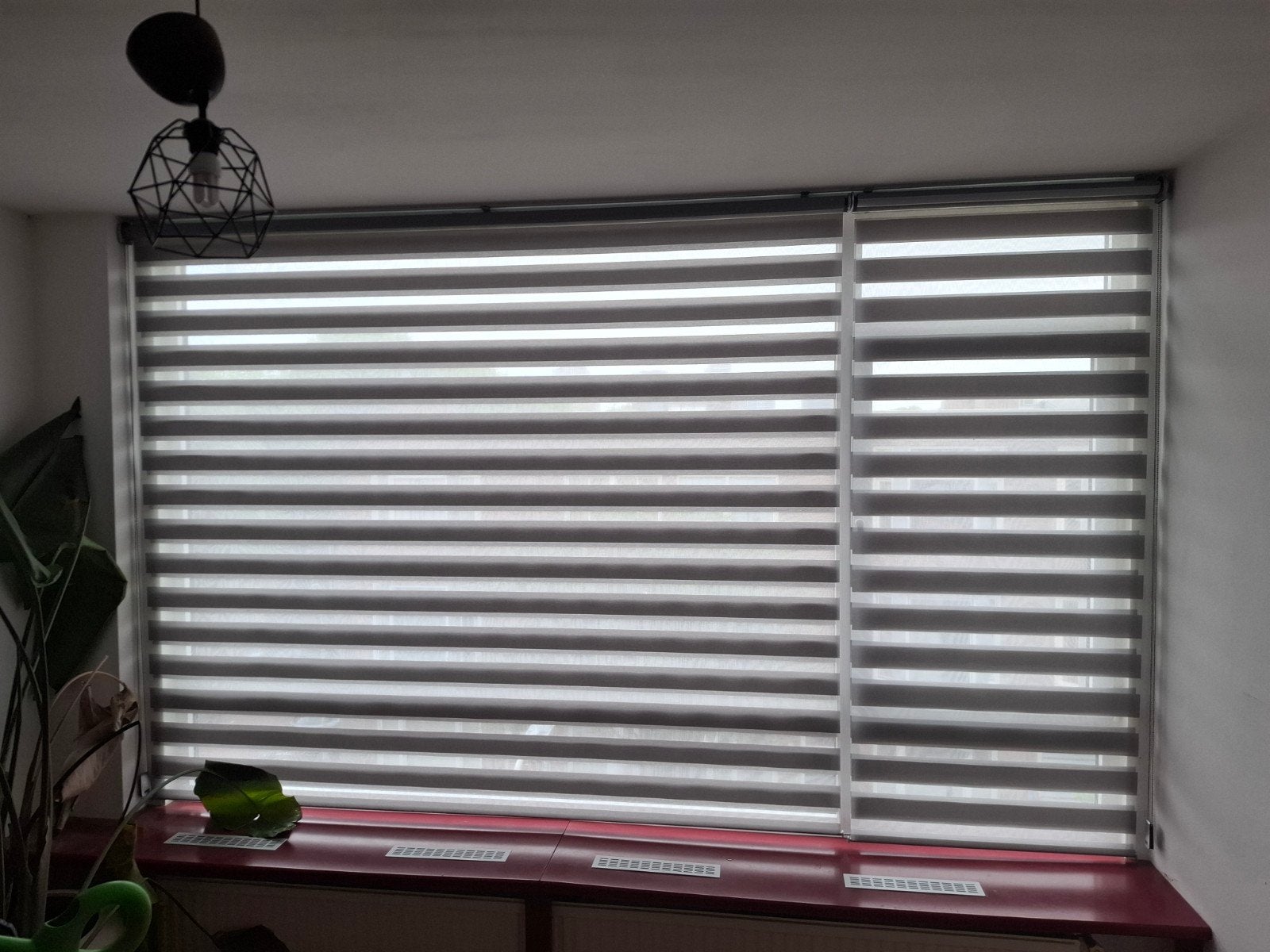 Luxaflex Duo Rolgordijn - Grijs/Wit - Zo goed als nieuw, Ophalen, Lichtdoorlatend, Zo goed als nieuw, 250 cm