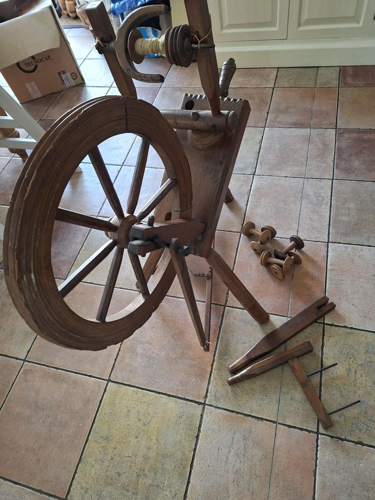 Spinnewiel, Hobby en Vrije tijd, Spinnewielen en Spinnen, Ophalen, Zo goed als nieuw, Spinnewiel