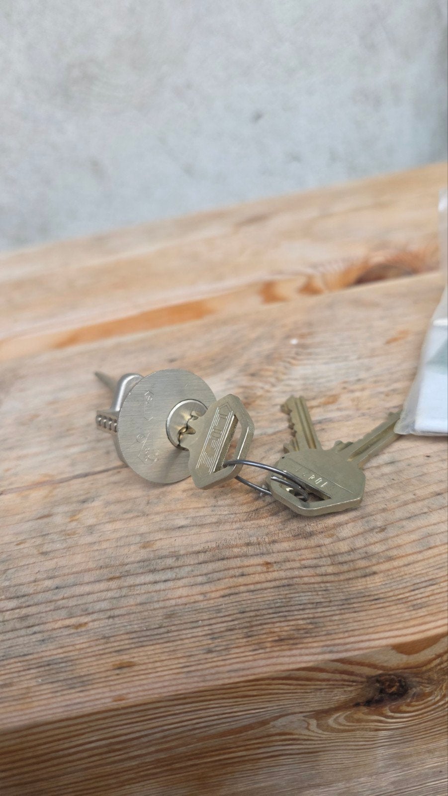 2 Lips oplegsloten SKG 2 sterren met 3 sleutels per slot, Ophalen of Verzenden, Nieuw, Rvs, Slot