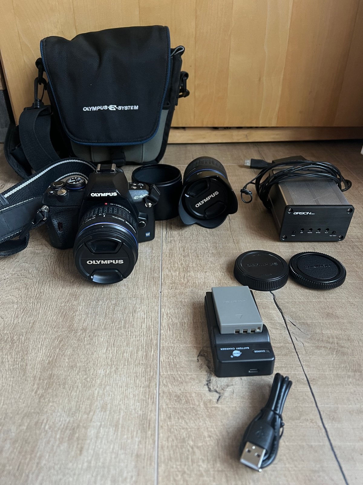 Olympus E-420 Spiegelreflexcamera met 2 lenzen en tas, Ingebouwde flitser, Gebruikt, Spiegelreflex, Ophalen of Verzenden