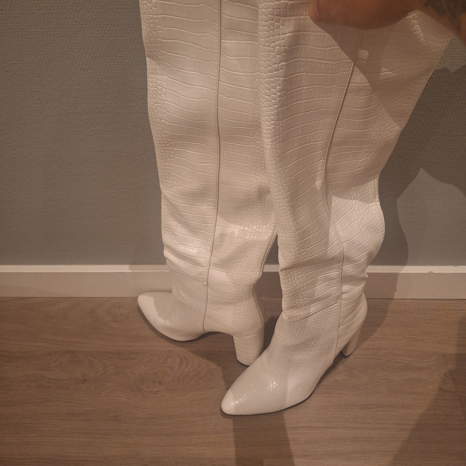 Mooie witte laarzen in nieuwstaat, Kleding | Dames, Ophalen of Verzenden, Zo goed als nieuw, Wit, Hoge laarzen