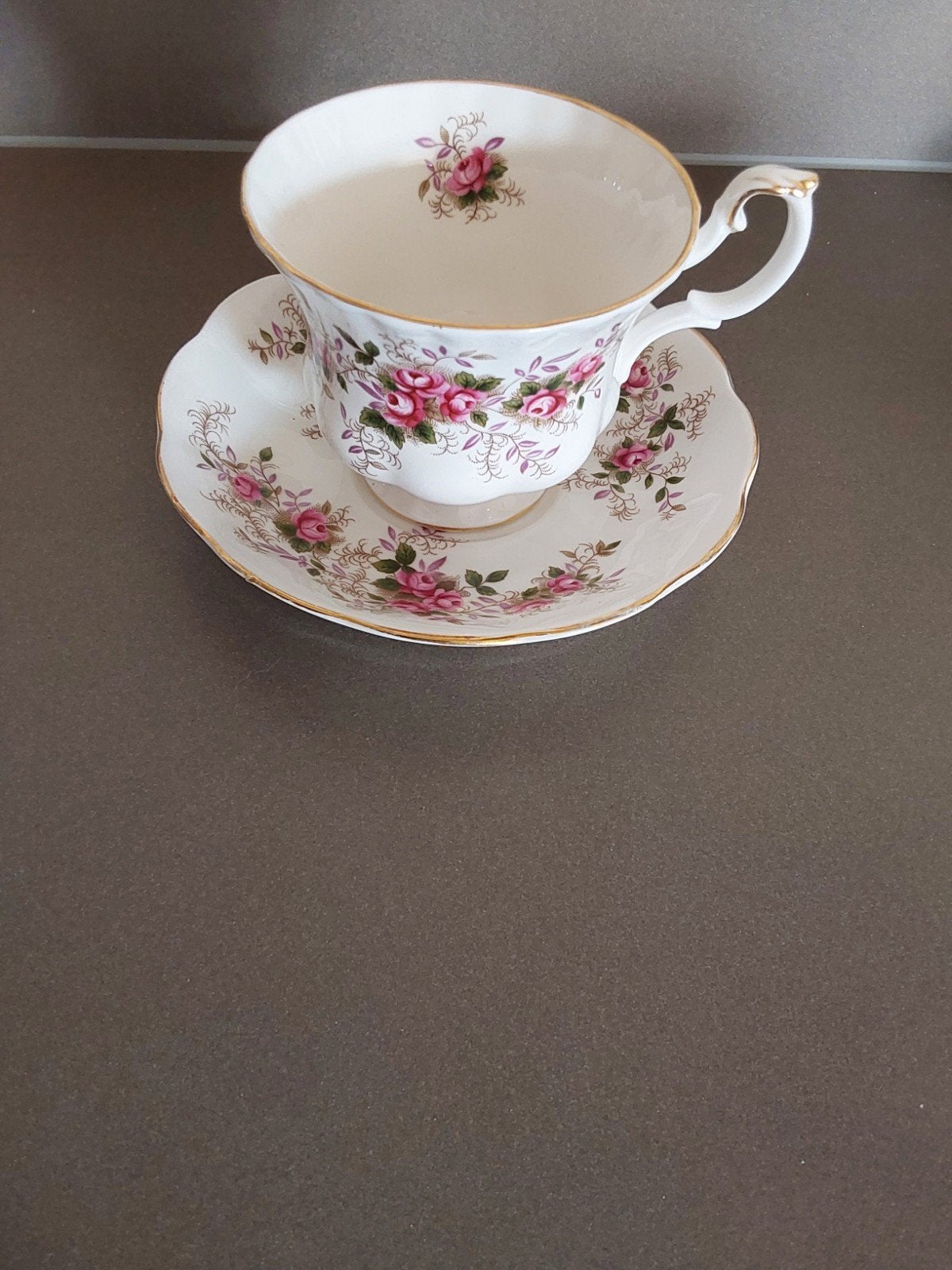 kopje Royal Albert Lavender Rose, Antiek en Kunst, Antiek | Servies los, Ophalen of Verzenden