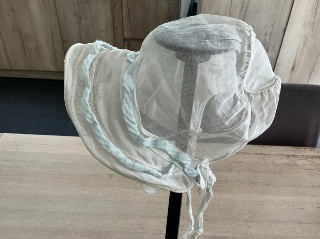 Antieke kinder bonnet,kinder luifelhoed,antieke pop, Ophalen of Verzenden