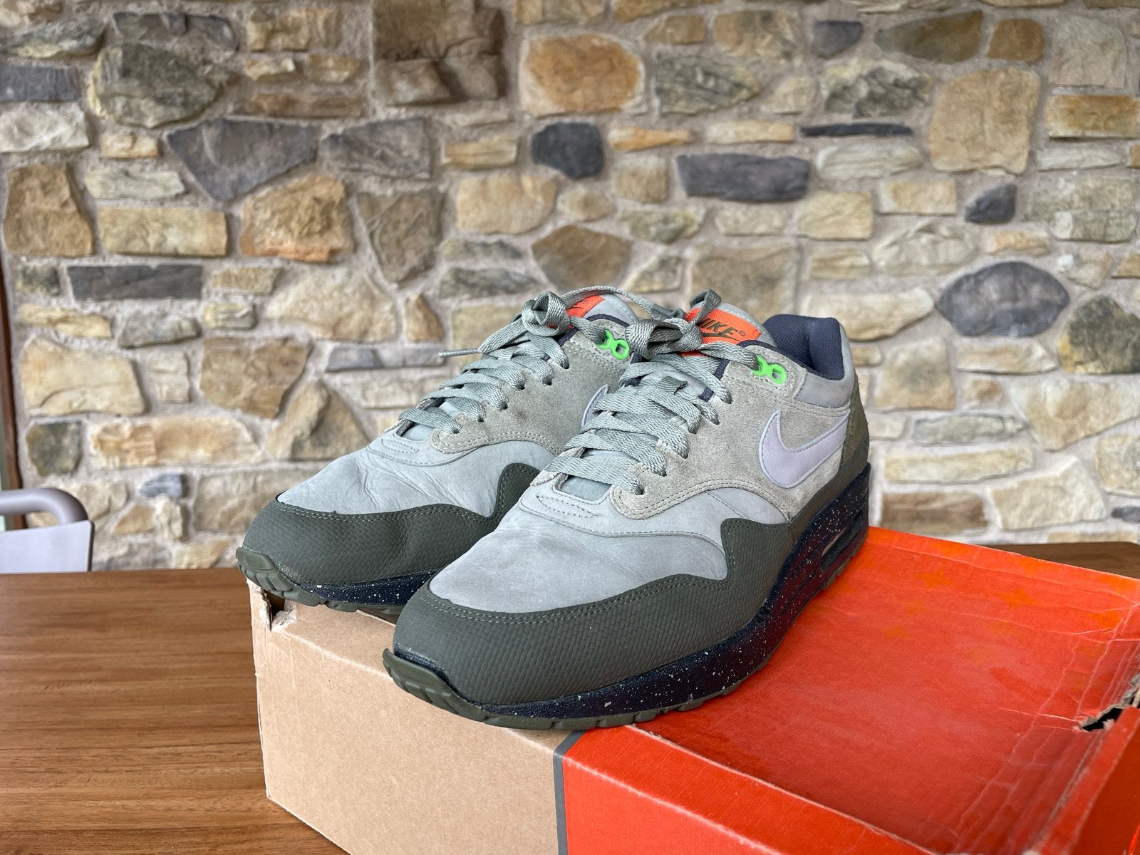 Nike Air Max 1 'Adventure Pack II' - Maat 44, Kleding | Dames, Schoenen, Ophalen of Verzenden, Gedragen, Groen, Sneakers of Gympen