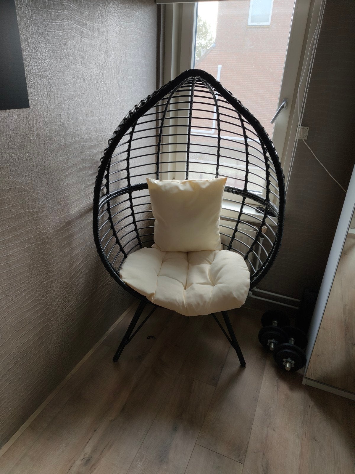 Zwarte Egg Chair met Crèmekleurige Kussens, Zwart, Ophalen of Verzenden, Zo goed als nieuw, Metaal