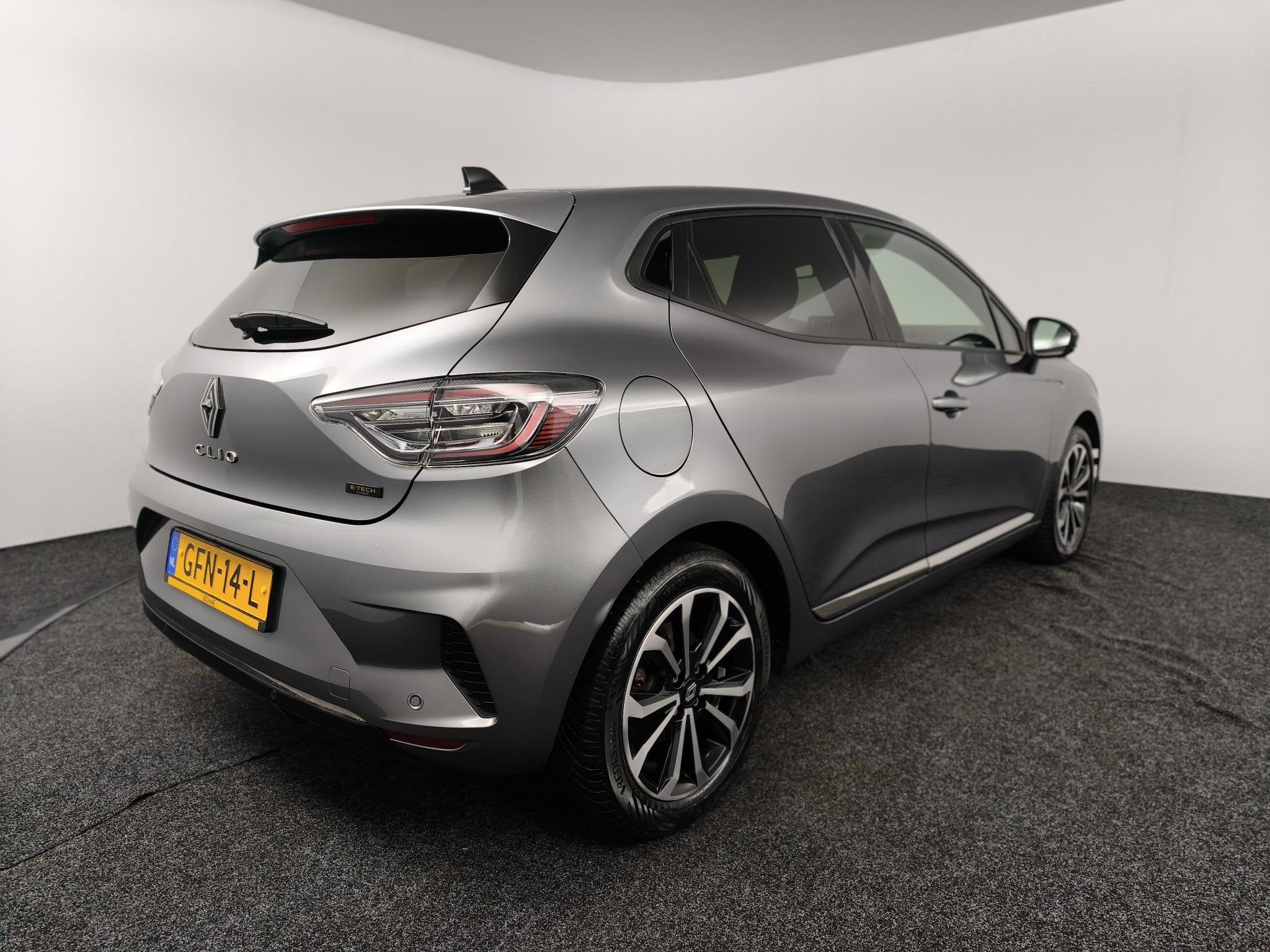 Renault Clio 1.6 E-Tech Full Hybrid 145 Techno | 360° Camer, Gebruikt, Met garantie (alle), Leder en Stof, Origineel Nederlands