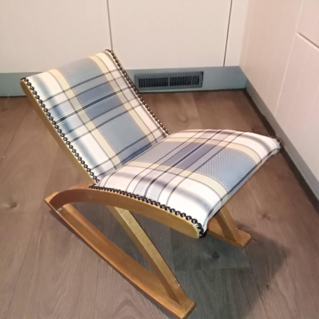 Schommel voetenbankje geruite stof blauw, beige en creme, Huis en Inrichting, Banken | Voetenbanken en Poefen, Ophalen, Minder dan 50 cm