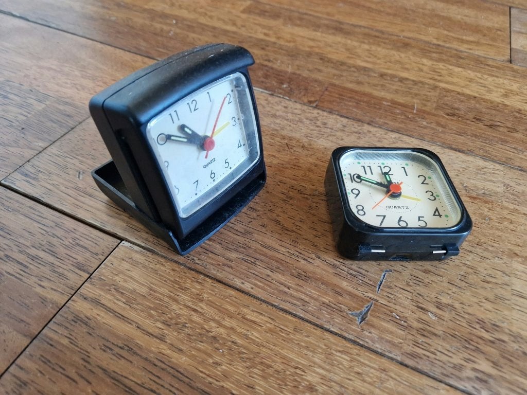 2x Quartz reiswekker, Witgoed en Apparatuur, Ophalen of Verzenden, Gebruikt, Analoog