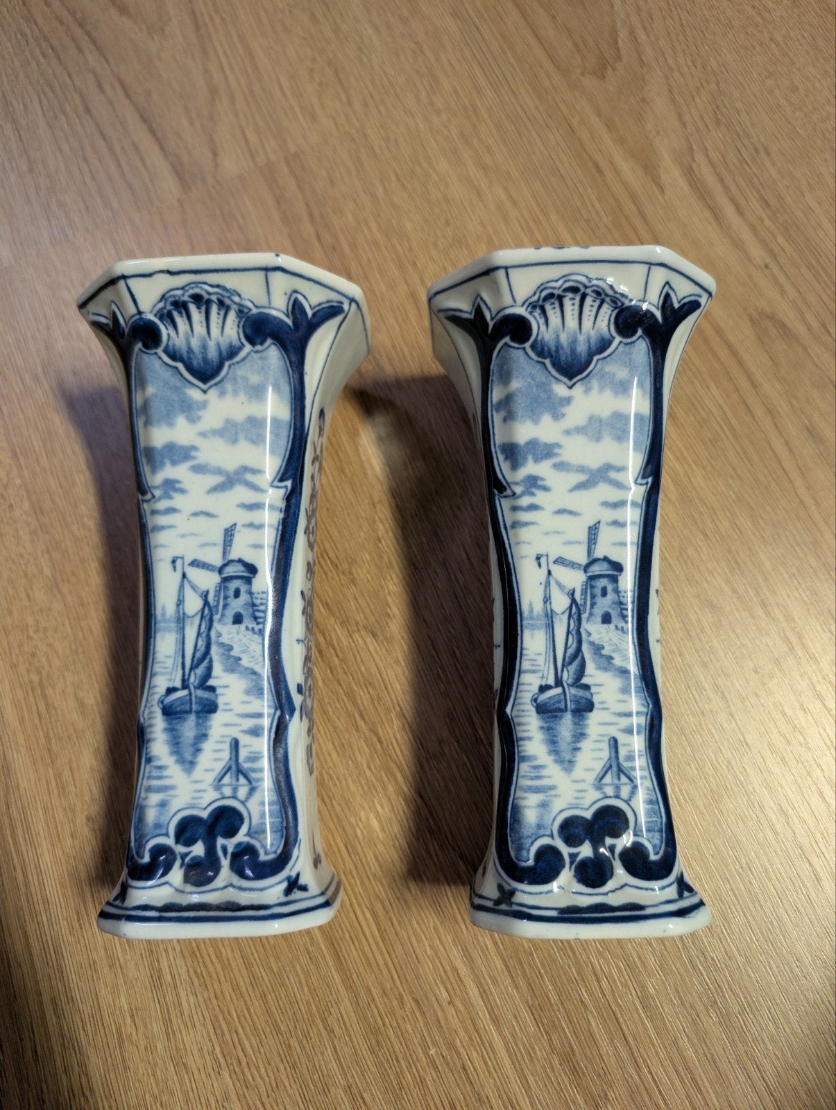Set van 2 Delfts blauwe vazen met molen en zeilboot, Ophalen of Verzenden