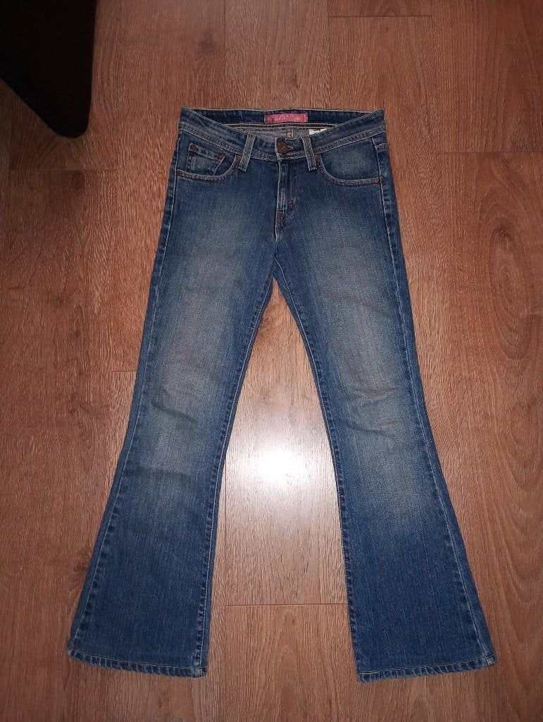 Mooie blauwe spijkerbroek Levi 518 mt 18, Kleding | Dames, Spijkerbroeken en Jeans, Blauw, Ophalen of Verzenden, Zo goed als nieuw