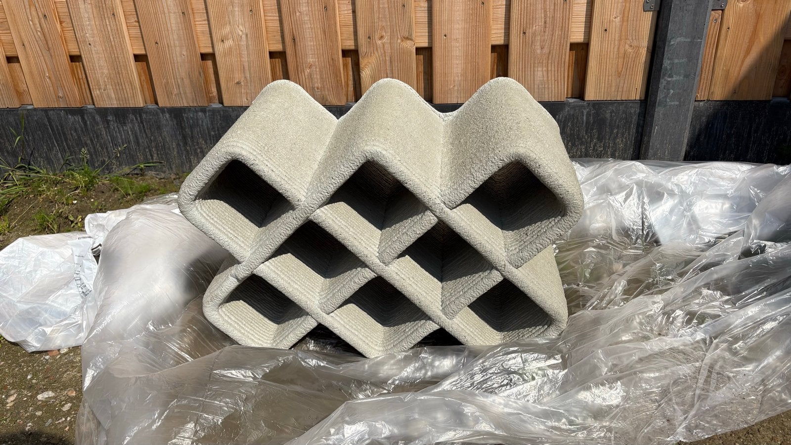 Stoer betonnen flessenrek - Zwaar en massief, Ophalen, Overige materialen, Gebruikt, 5 tot 15 flessen
