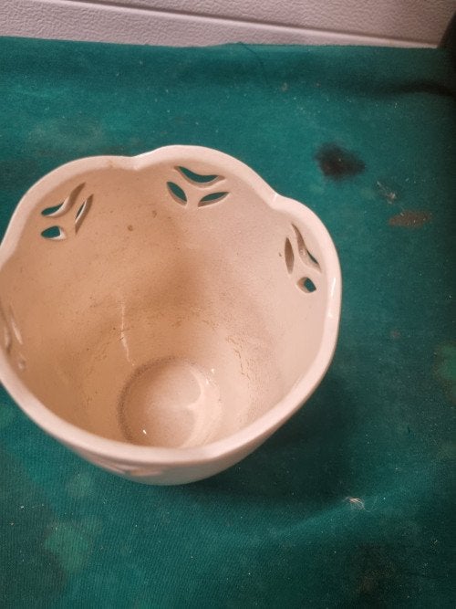 bloempot creme opengewerkt motief, Ophalen of Verzenden, 'T Olde Gre-j, Info@toldegrej.nl, Endepoelstraat 20f Didam