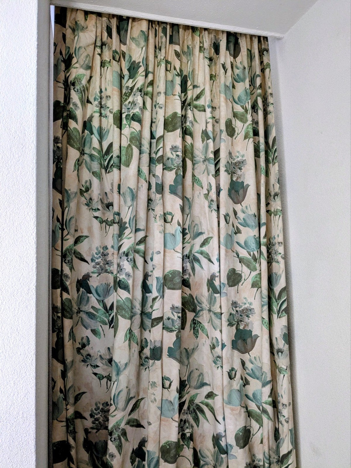 Set van 2 gordijnen met bladeren motief, 250x135cm, Overige merken, Groen, Met haken, Ophalen of Verzenden
