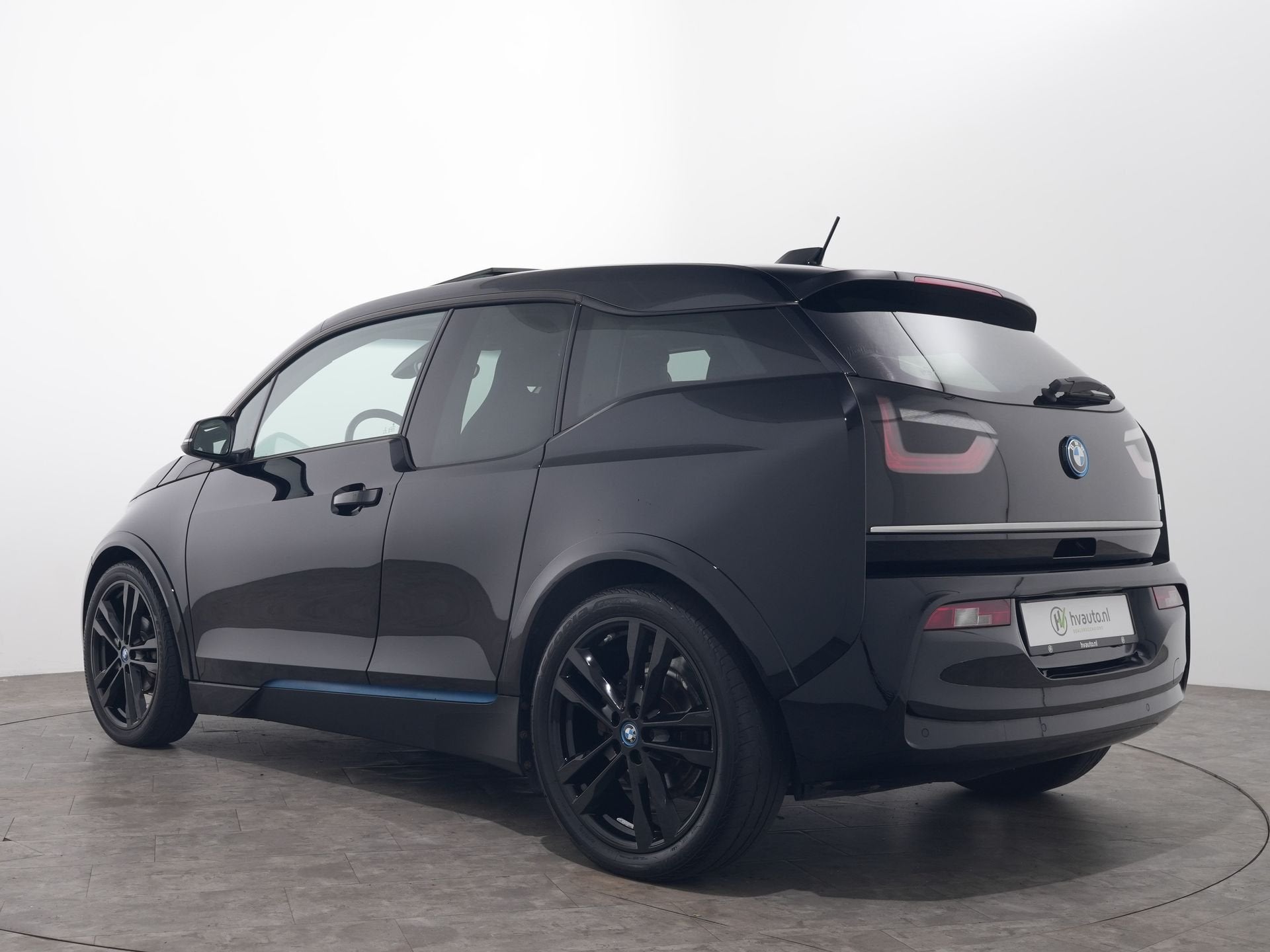 BMW i3 170PK 120AH 42 KWH SOH: 96% | Warmtepomp | Panoramada, Auto's, Automaat, Dealer onderhouden, Gebruikt, Zwart