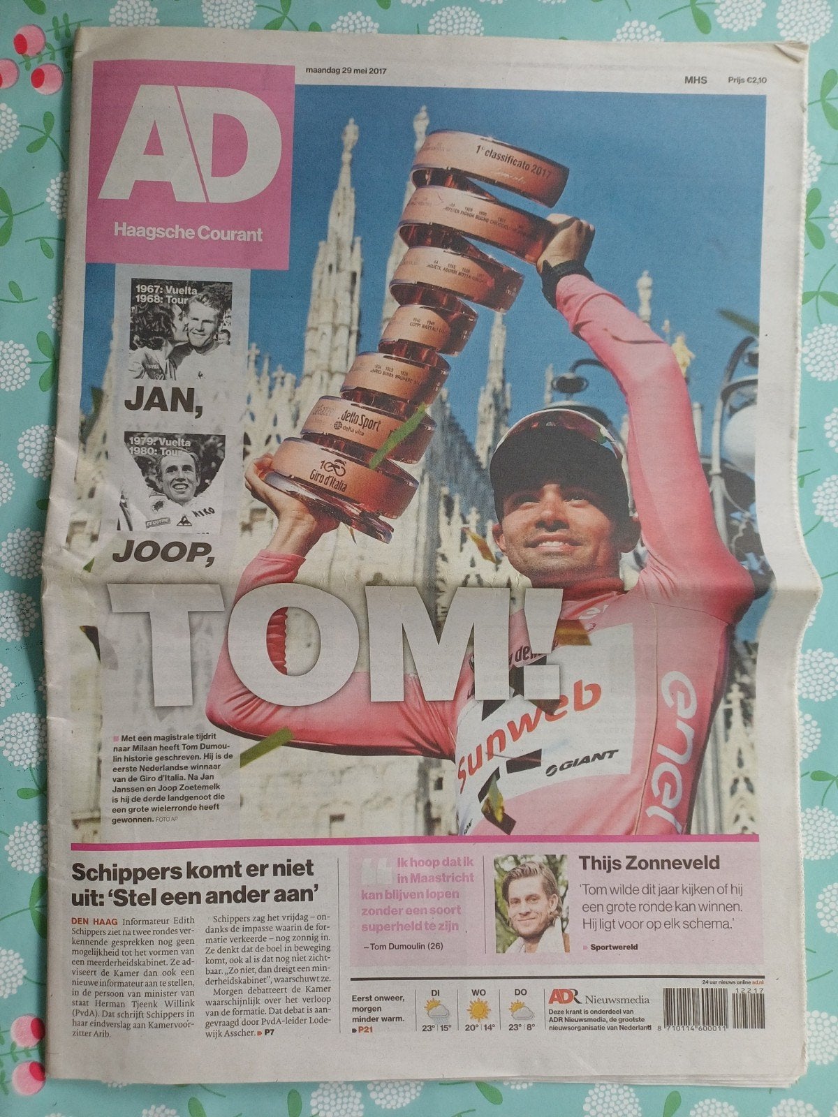 GIRO winst Tom Dumoulin in kant en AD sportmagazine, Ophalen of Verzenden, Gebruikt