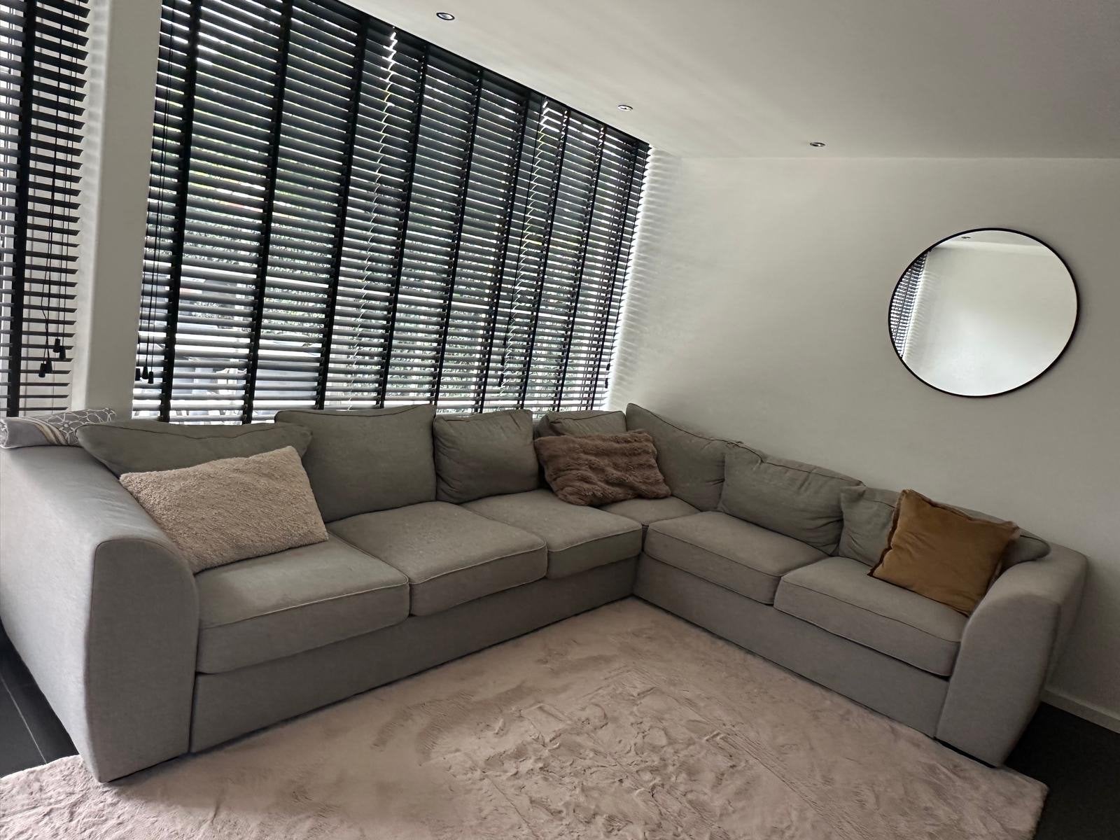 Comfortabele grijze hoekbank te koop, Huis en Inrichting, Gebruikt, Hoekbank, Hoekbank, 75 tot 100 cm