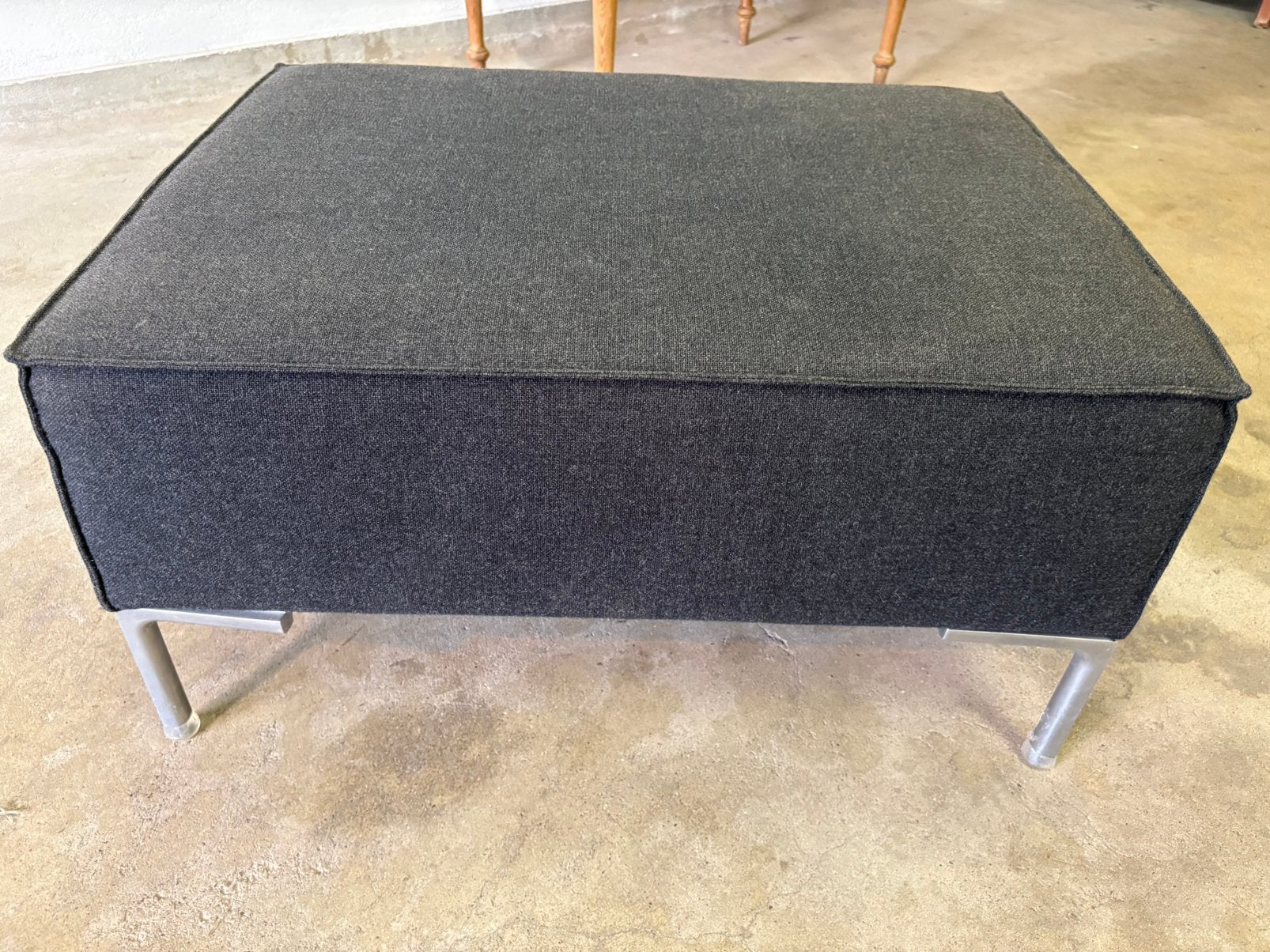 Roderick Vos hocker design antraciet poef izgs, Ophalen, Gebruikt, 75 tot 100 cm, Rechthoekig