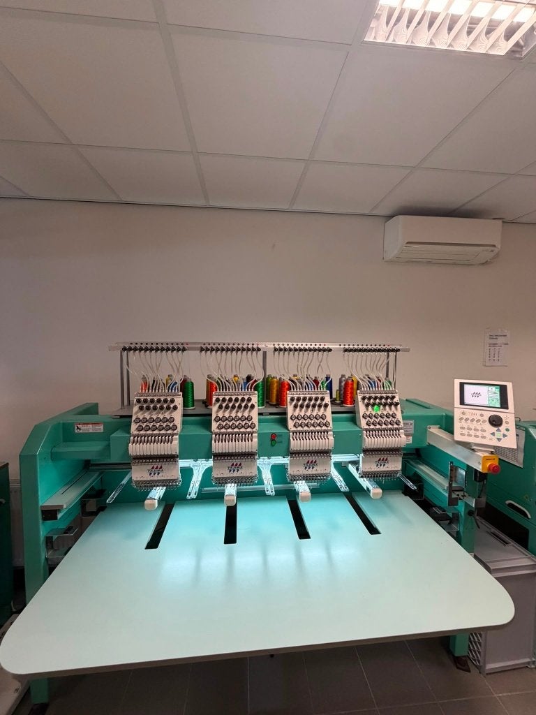 Borduurmachine Tajima TFMX-IIC1204 USB, Hobby en Vrije tijd, Borduren en Borduurmachines, Ophalen, Gebruikt, Machineborduren, Borduurmachine
